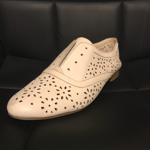 Crown Vintage Floral Cutout Leather Oxford - Picture 2 of 8